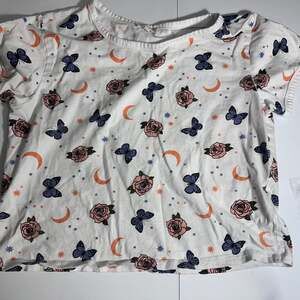 Good Vibes, junior Size xlg White Floral Tee Shirt Flowers Butterflies